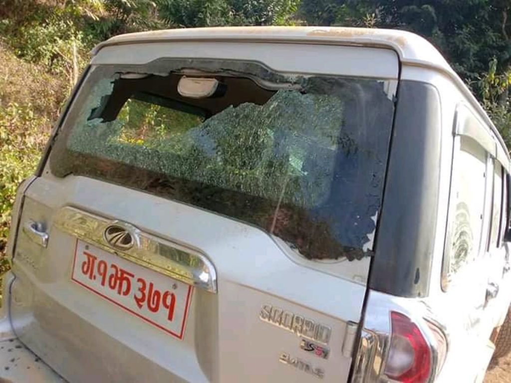 गण्डकी प्रदेश सांसद कृष्ण थापाको गाडी तोडफोड