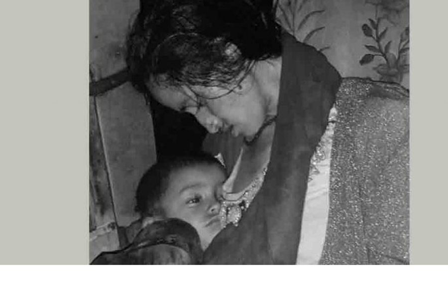 दैबको लिलाः यी महिला जस्ले ३२ महिने छोरालाई काखमा च्यापेरै परान त्यागिन्