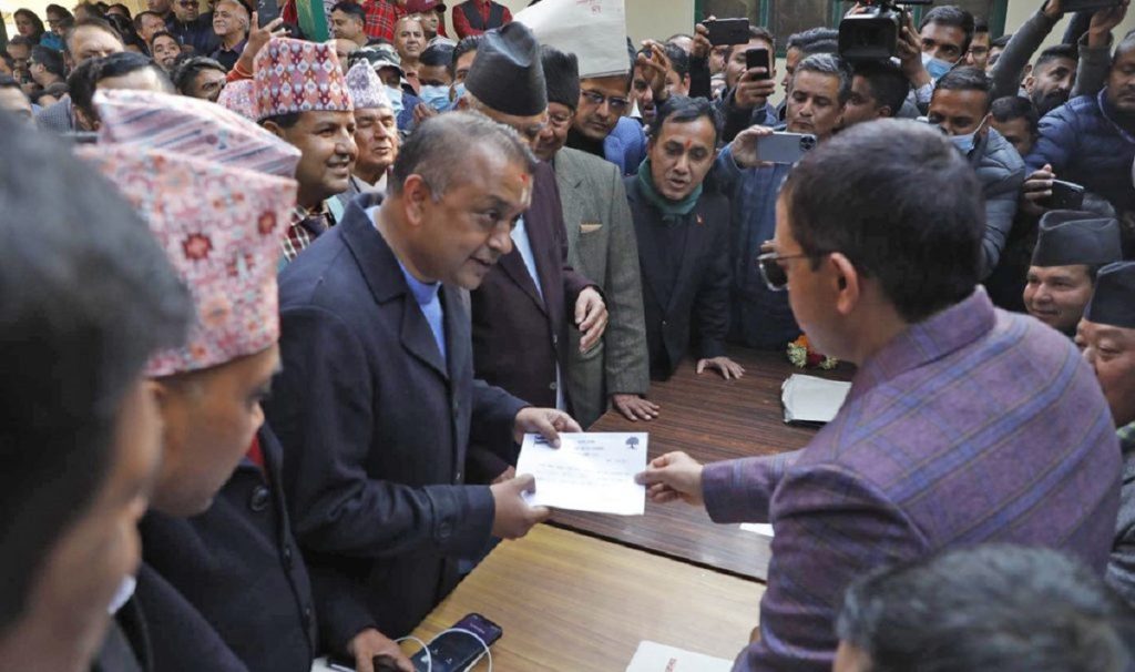 गगनले गराए उम्मेदवारी दर्ता, कसले पल्टाउला पासा?