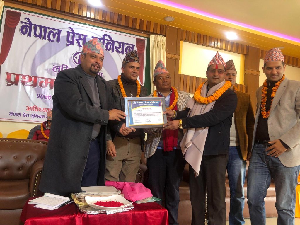 गुल्मीका पत्रकार जनार्दन घिमिरे लुम्बिनी प्रदेशमा सम्मानित