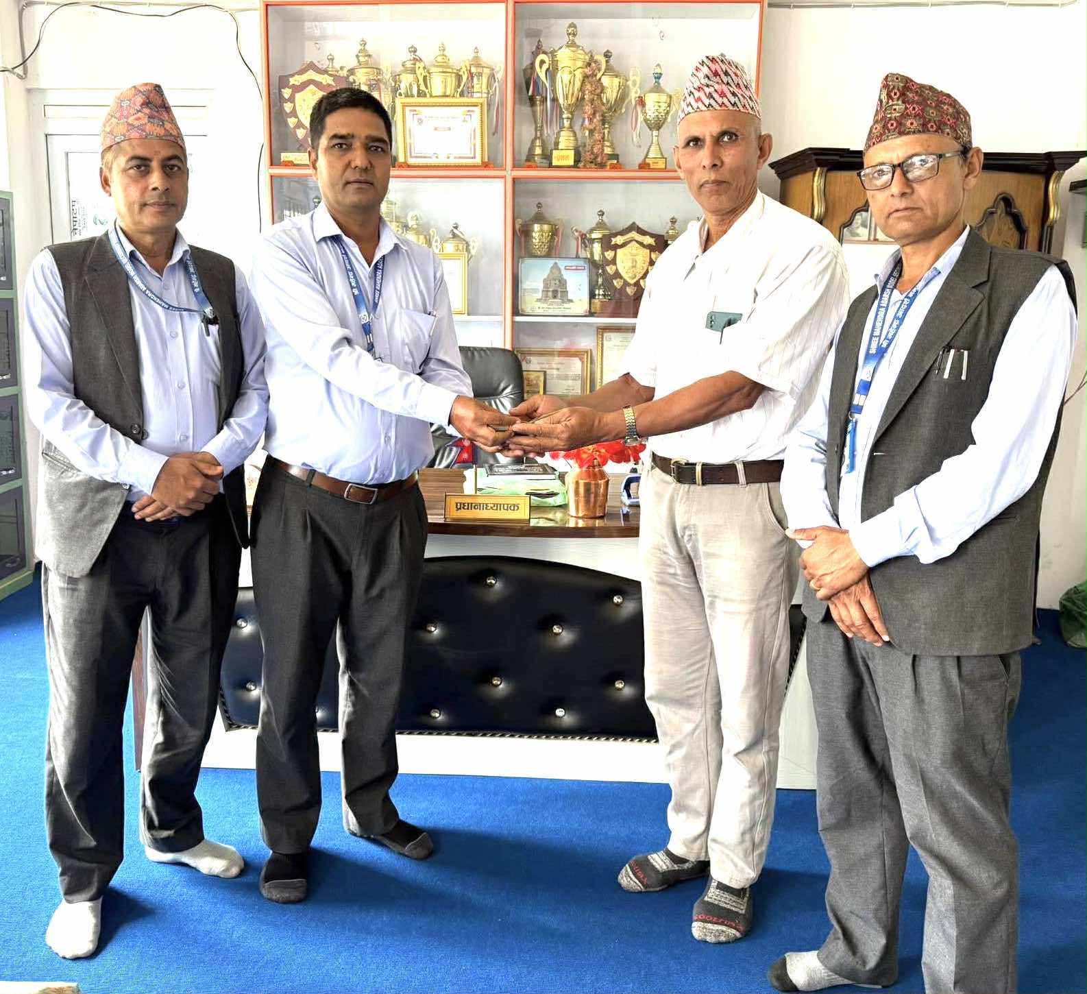 दिवङ्गत छोराको सम्झनामा रायमाझी परिवारद्वारा विद्यालयमा अक्षयकोष स्थापना